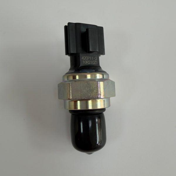 Sensor Tekanan Rendah Hitachi 4436536 – Separuh “Tak Terlihat” dari Sistem Kontrol Pompa Anda (16mm, 3-Pin, 63mm)