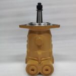 129-2413 piston motor for CAT 980G 824G and 825G machines - shaft end view with square flange
