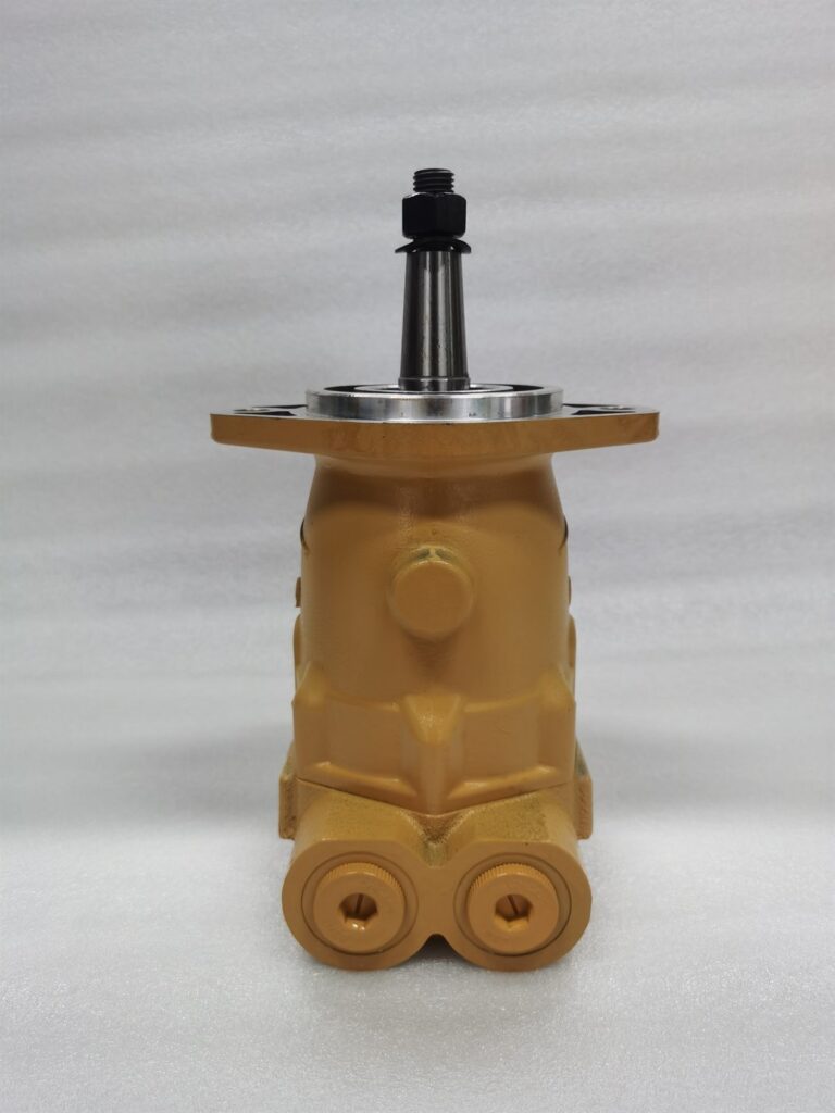 129-2413 piston motor for CAT 980G 824G and 825G machines - shaft end view with square flange