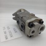 200-3406 gear fan pump CAT 325C and 322C excavator - overall three quarter view of the ten tooth gear pump