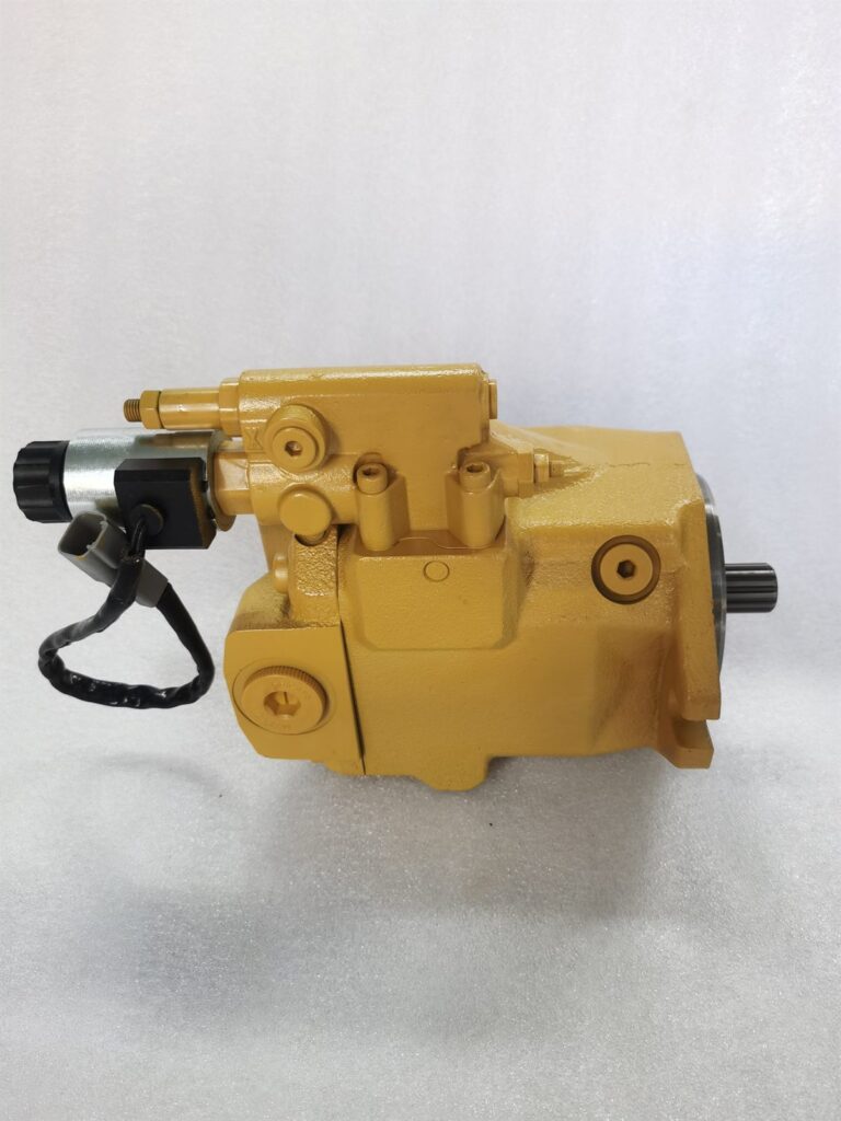 524-0925 variable displacement piston pump for CAT 336 GC excavator with the C7.1 engine - side view of the pump body