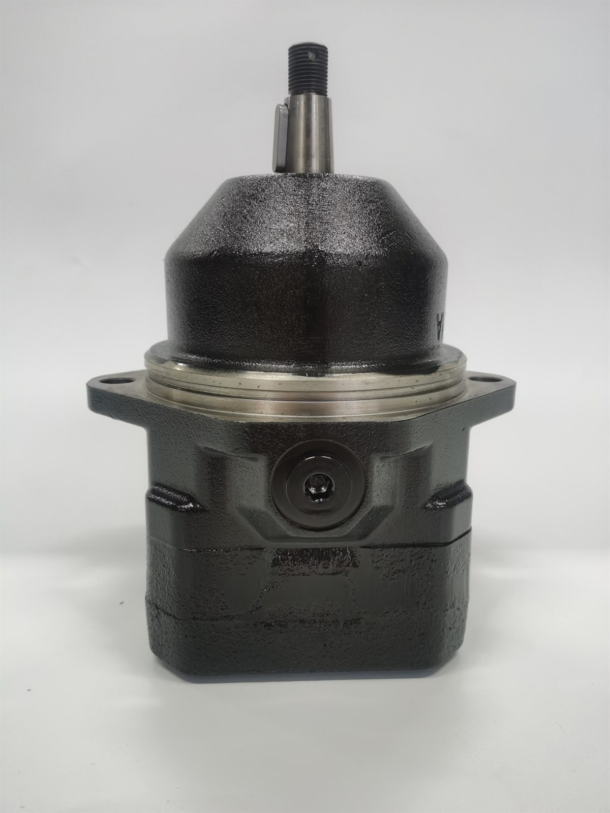 12736393 hydraulic fan motor for Volvo G900 G900B G900C motor graders, bench view 1